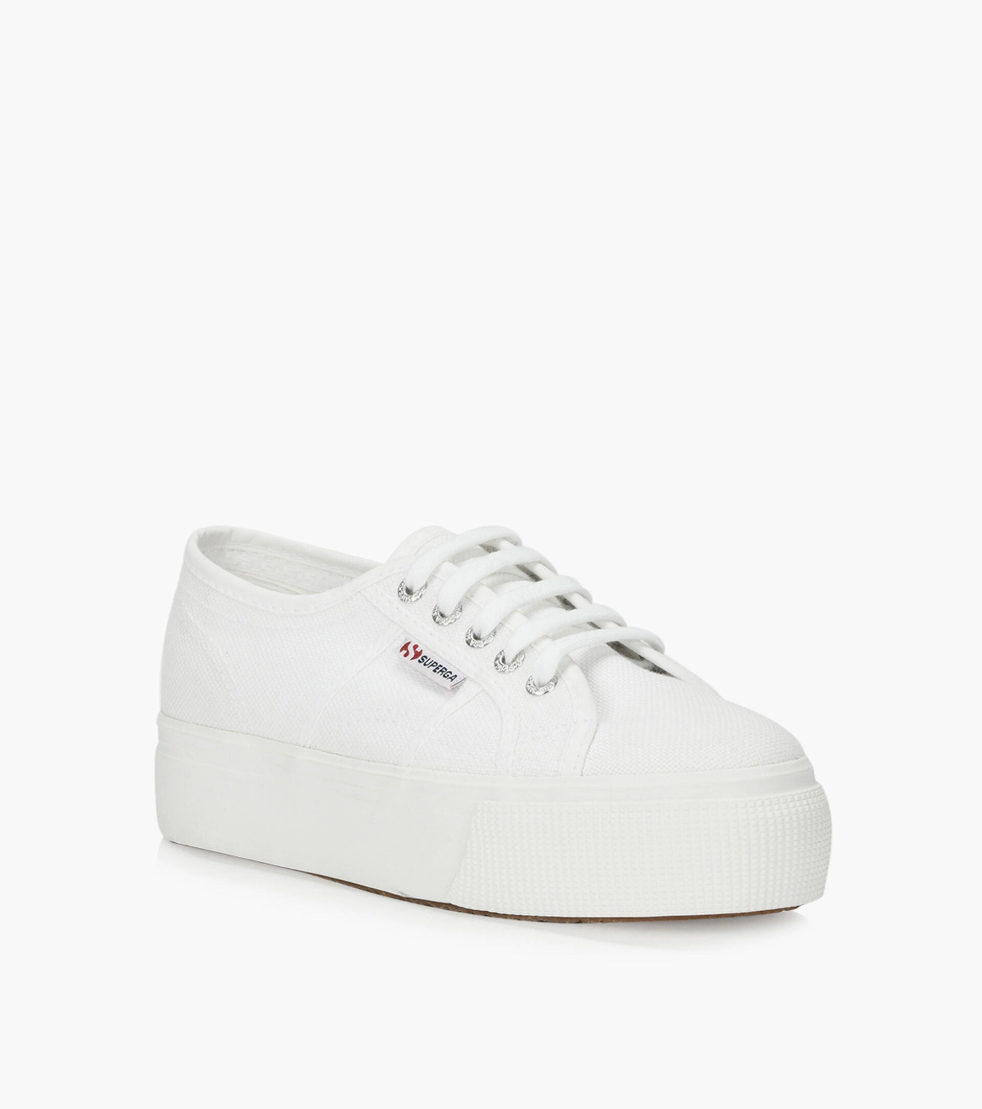 SUPERGA 2790 Canvas Platform - Klassiset tennarit nostavat tyyliäsi uusiin korkeuksiin jokaisella askeleella kesän helteessä